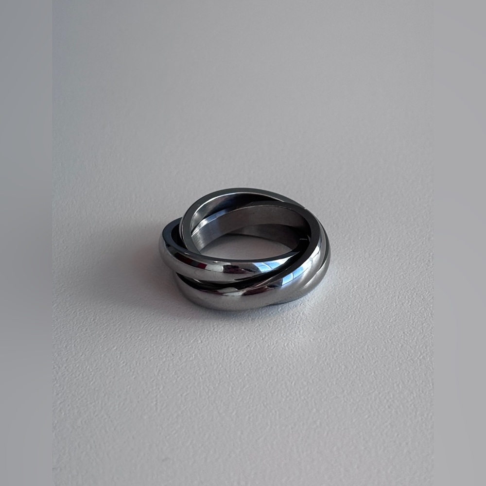 Pinky trinity ring Size 4 - Picture 8 of 8